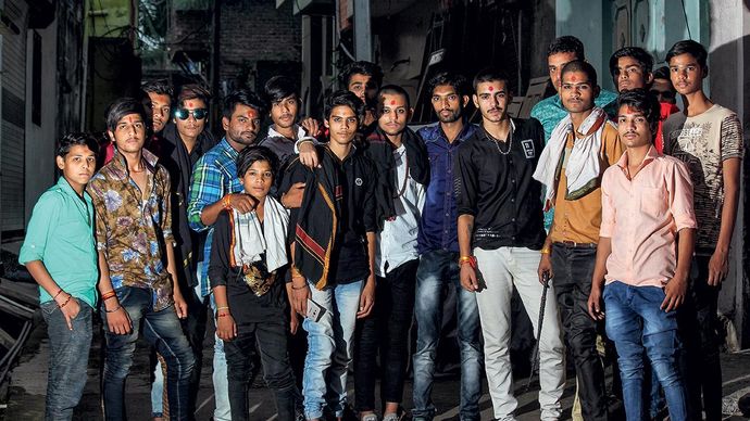 अपराध की डगर पर सोशल मीडिया ने दुर्लभ कश्यप को ऐसी लोकप्रियता दी कि उज्जैन के स्थानीय किशोर उस जैसा दिखना चाहते थे और कई उसकी गैंग में शामिल होना चाहते थे