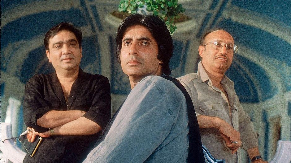 महानायक और उनके रचयिता निर्देशक प्रकाश मेहरा (बाएं), और मनमोहन देसाई के साथ अमिताभ बच्चन