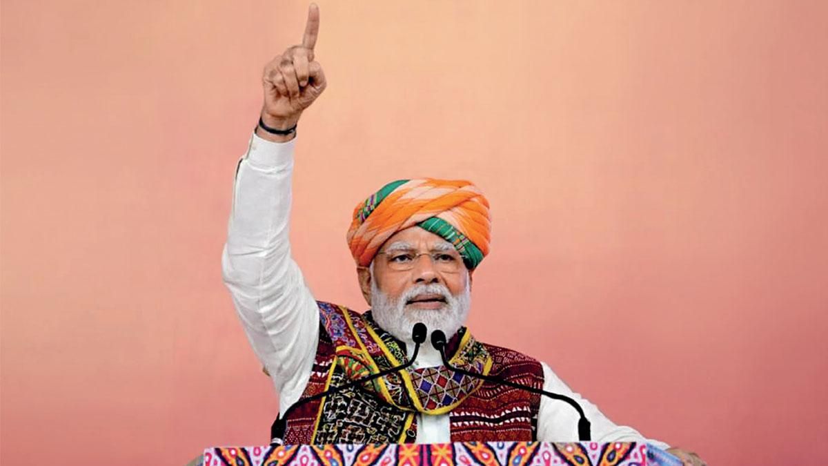 अंदाज अपना-अपना : प्रधानमंत्री मोदी गुजरात में चुनाव प्रचार के दौरान