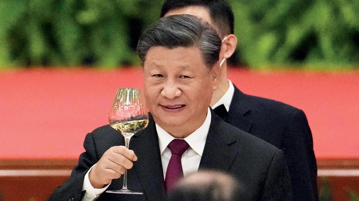 मजबूत होती पकड़ चीन के राष्ट्रपति शी जिनपिंग