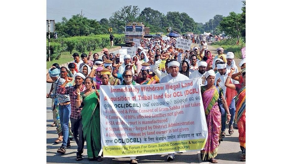 आजीविका के लिए मार्च :भूमि अधिग्रहण के खिलाफ सुंदरगढ़ जाते आदिवासी