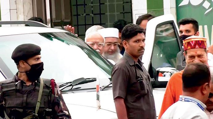 मेलजोल: आरएसएस प्रमुख मोहन भागवत के साथ उमर अहमद इलियासी (सफेद टोपी)