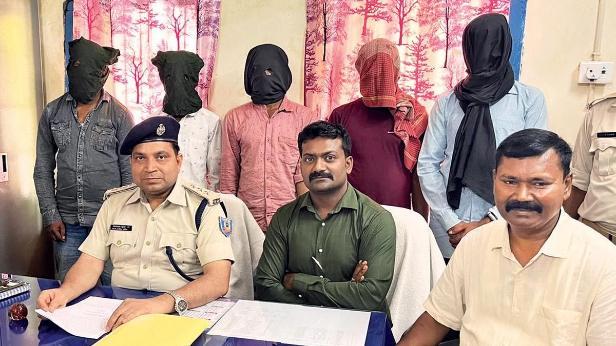 गिरफ्त में : साल 2018 से अब तक जामताड़ा से जुड़े करीब 700 ठगों की गिरफ्तारी हो चुकी है, लेकिन ठगी का धंधा बदस्तूर जारी है