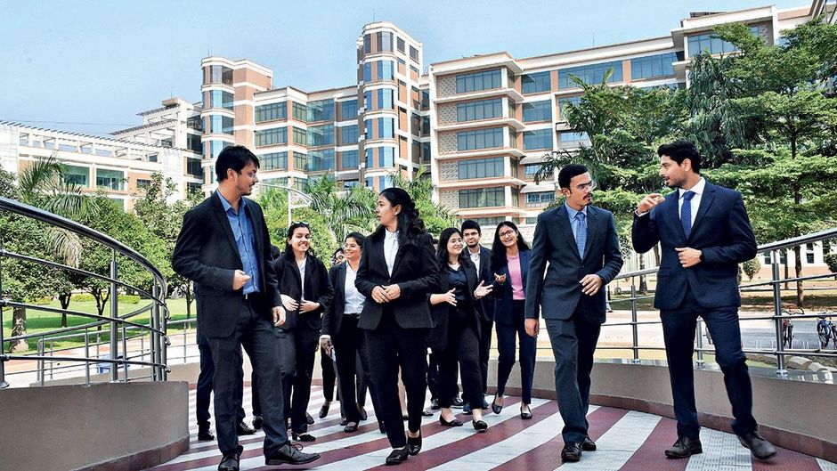 झंडे गाड़ने का जज्बा : जमशेदपुर में एक्सएलआरआइ के कैंपस में मैनेजमेंट के छात्र