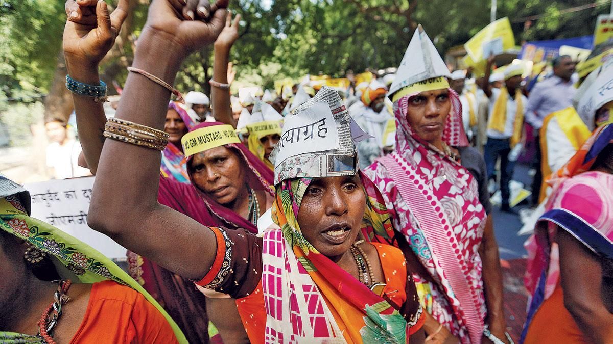 भारी विरोध : वाम कार्यकर्ता और आरएसएस के संगठन, दोनों जीएम फसलों को पेश किए जाने का विरोध कर रहे