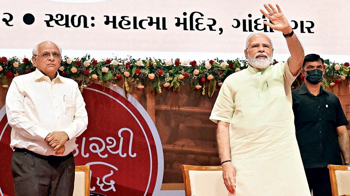 फिर डबल इंजन: प्रधानमंत्री नरेंद्र मोदी गांधीनगर में मुख्यमंत्री भूपेंद्र पटेल के साथ