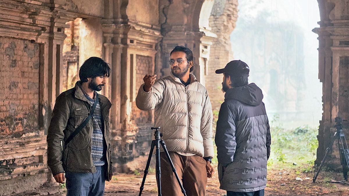 बनाएंगे यहीं: निर्देशक अचल मिश्र दरभंगा में अपनी नयी फिल्म की शूटिंग करते हुए