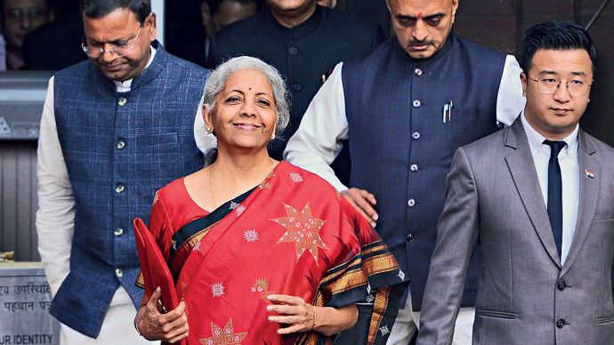 मकसद पर नजर: बजट 2023 पेश करने संसद पहुंचतीं वित्त मंत्री निर्मला सीतारमण