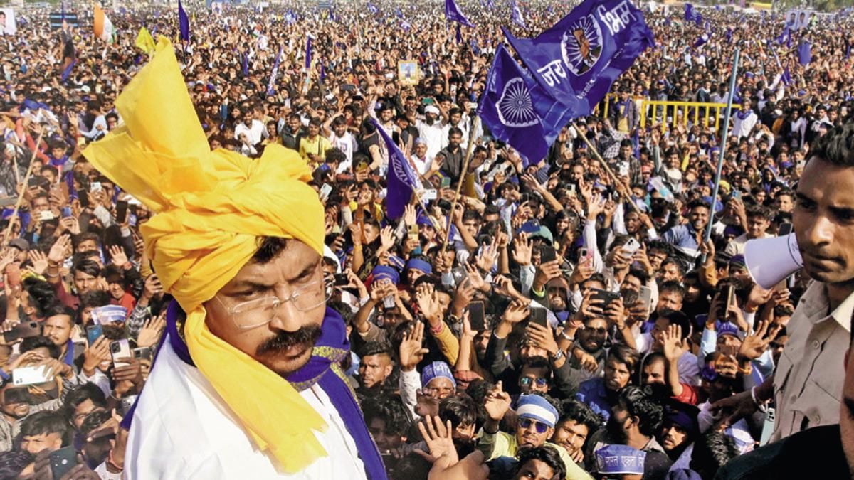 एक विशाल रैली में भीम आर्मी के नेता चंद्रशेखर आजाद