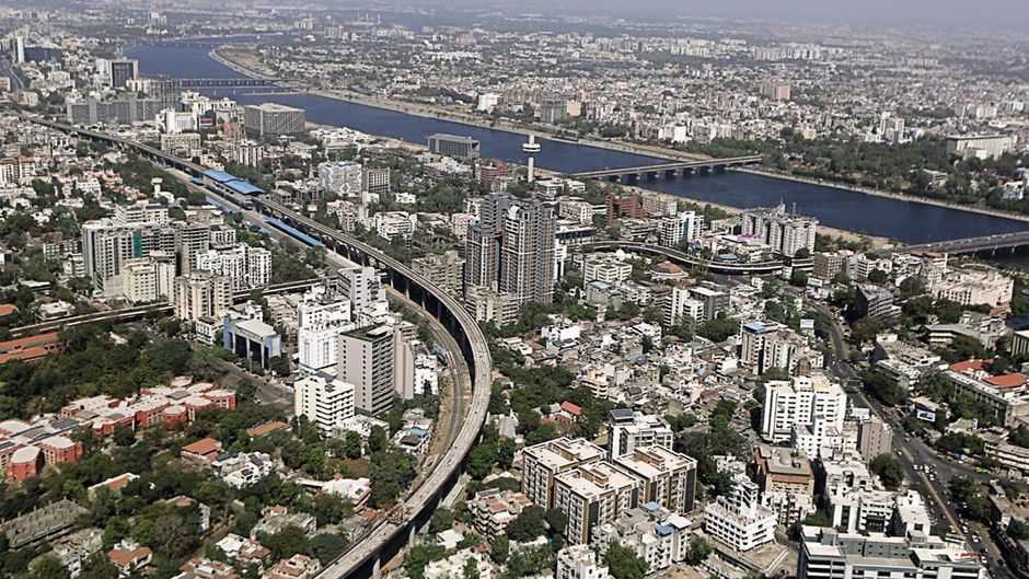 भव्य इमारतें : नवंबर 2022 में अहमदाबाद के पालडी इलाके का नजारा