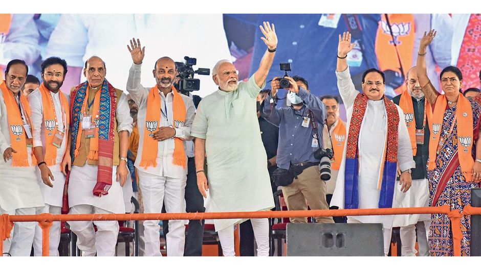 दक्षिण का मोर्चा: जुलाई, 2022 में हैदराबाद में भाजपा की राष्ट्रीय कार्यकारिणी की बैठक में प्रधानमंत्री नरेंद्र मोदी पार्टी नेताओं के साथ