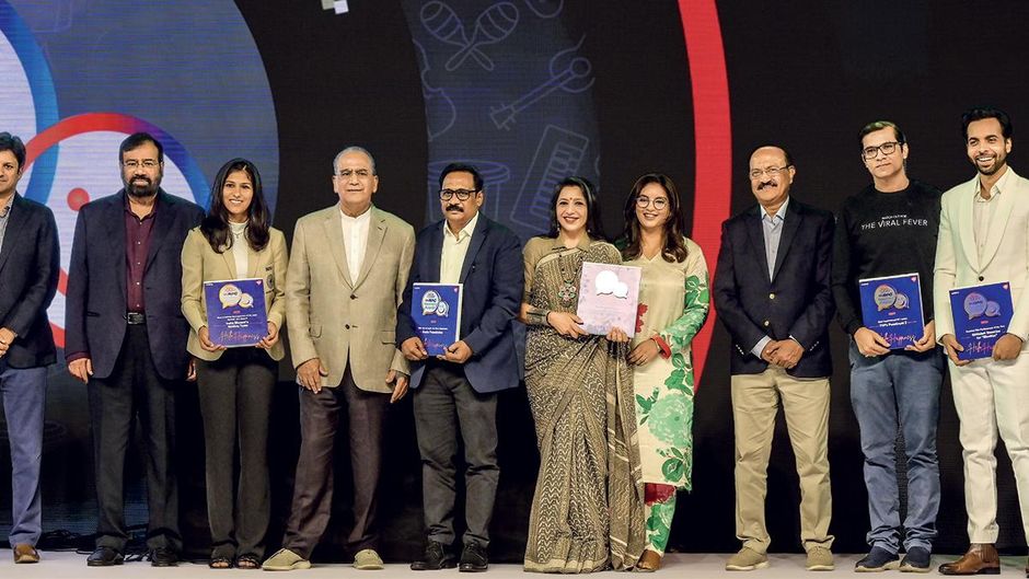 खुशी के खिलाड़ी: जूरी सदस्य अरुण पुरी, चेयरमैन और एडिटर-इन-चीफ, इंडिया टुडे ग्रुप; हर्ष गोयनका, चेयरमैन, आरपीजी ग्रुप; (शांतनु मिश्र, सह-संस्थापक, स्माइल फाउंडेशन; इशा फाउंडेशन की मेघा टाटा और रचना बहादुर; अभिनेता अभिषेक बनर्जी