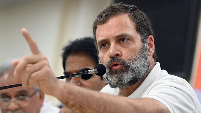 विद्रोही तेवर : कांग्रेस मुख्यालय में 25 मार्च को मीडिया से मुखातिब राहुल गांधी