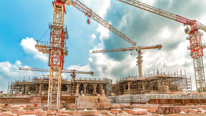 मंजिल-दर-मंजिल : अयोध्या में जारी राम मंदिर का निर्माण कार्य