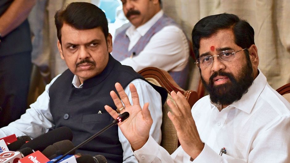 मनभेद : महाराष्ट्र के मुख्यमंत्री एकनाथ शिंदे और डिप्टी सीएम देवेंद्र फडणवीस (बाएं)