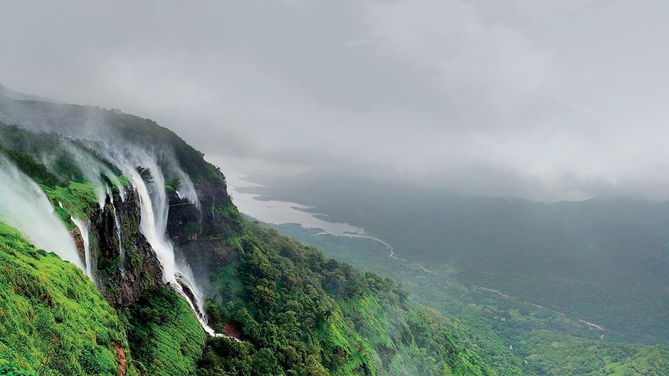 हरे रंग में तब्दीलः मालशेज घाट, महाराष्ट्र