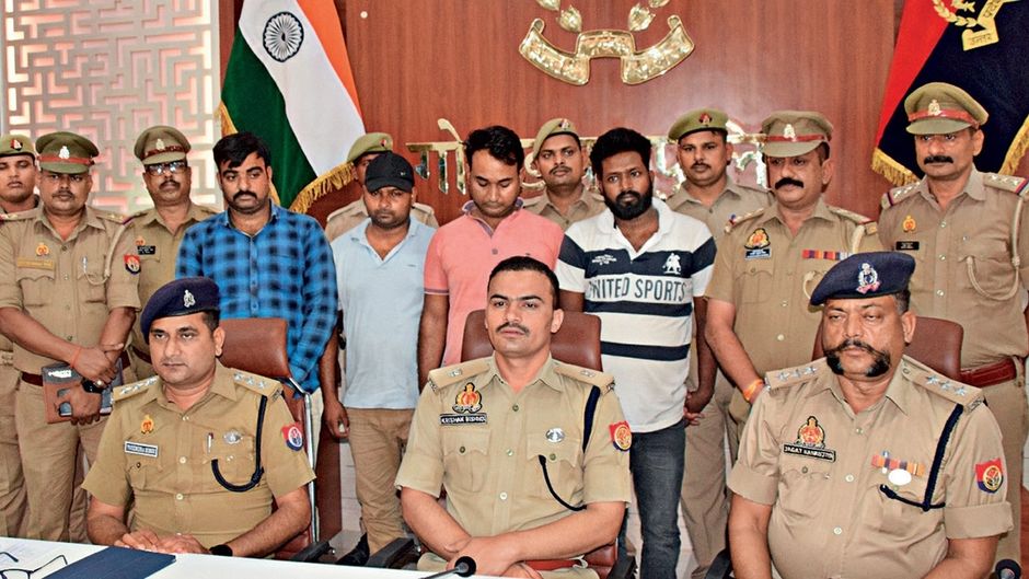 उस्तादों के उस्ताद: ग्राम विकास अधिकारी की परीक्षा में गोरखपुर में पकड़े गए सॉल्वर