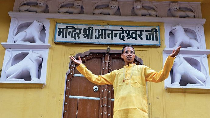 नई रीत जयपुर के आनंद कृष्ण बिहारी मंदिर के पुजारी मादाराम मेघवाल