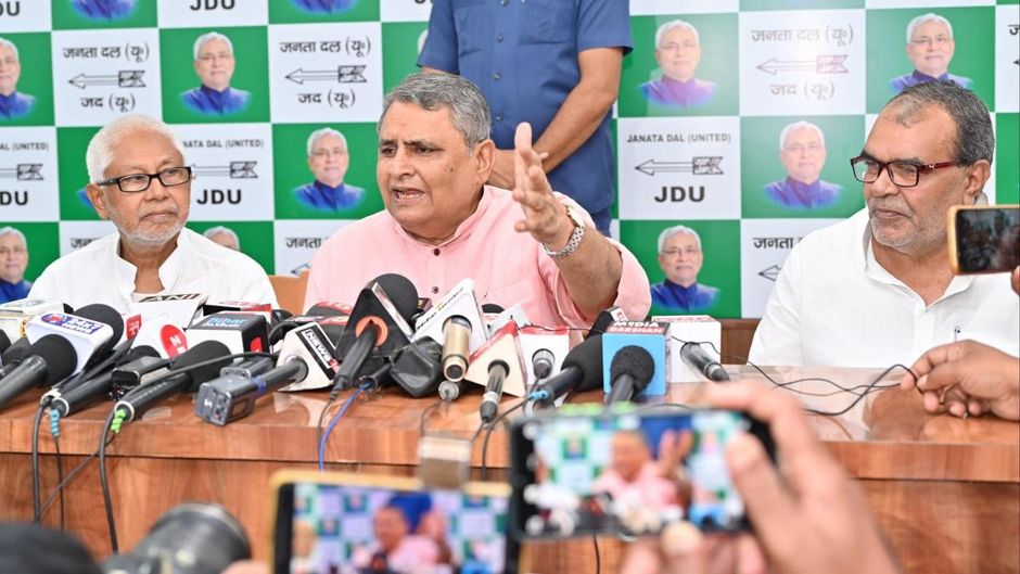 जदयू के वरिष्ठ नेता और बिहार सरकार के वित्त मंत्री विजय कुमार