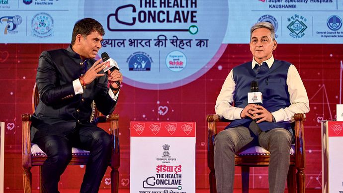 इंडिया टुडे के संपादक सौरभ द्विवेदी के साथ बातचीत करते हुए सुधांश पंत