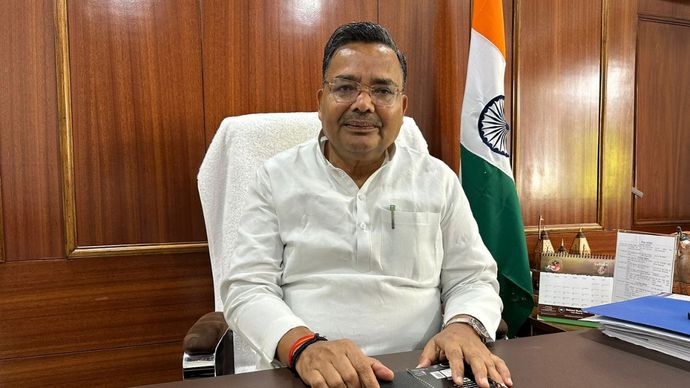 उत्तर प्रदेश सरकार के पर्यटन एवं संस्कृति मंत्री जयवीर सिंह