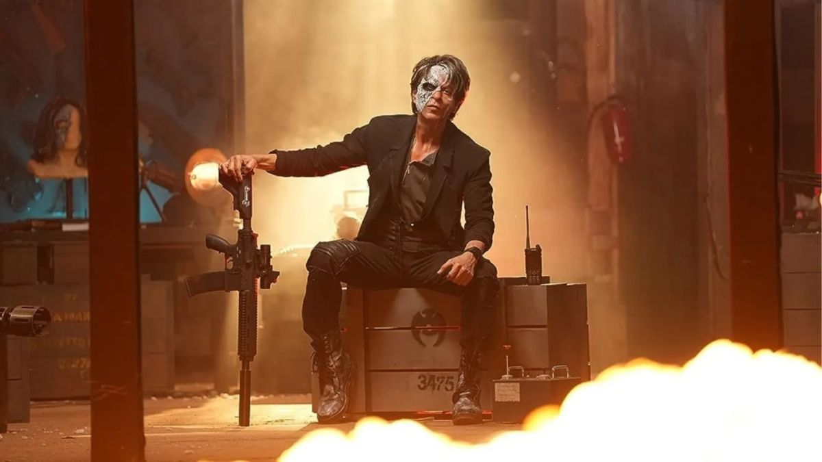 जवान मूवी में एक सीन के दौरान शाहरुख खान का किरदार