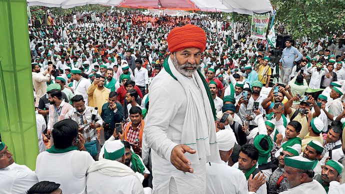 लखनऊ के इको गार्डन में किसानों की सभा को संबोधित करने पहुंचे राकेश टिकैत