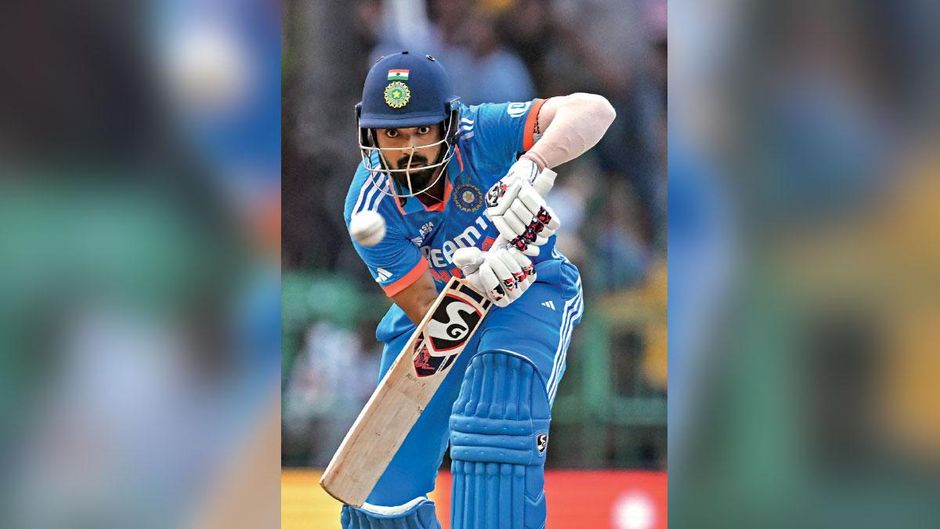 कोलंबो में 17 सितंबर को एशिया कप फाइनल के दौरान शॉट खेलते केएल राहुल