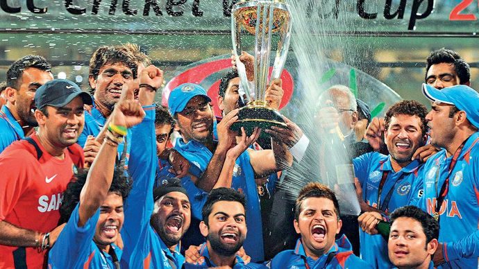 2011 विश्व कप में जीत के बाद धोनी और टीम के खिलाड़ी