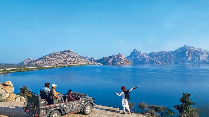 रोटेला झील का इलाका तेंदुआ देखने का सबसे बढ़िया स्थान है