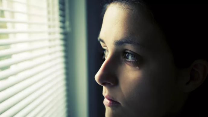 Loneliness से बचाव के लिए WHO ने अंतरराष्ट्रीय आयोग गठित किया है. (फोटो: Getty)