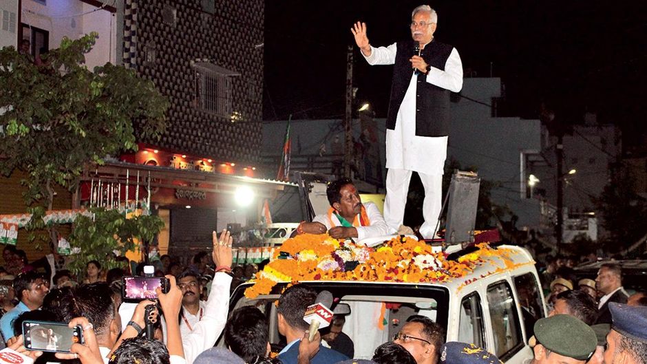 अपनी जमीन राजनांदगांव में प्रचार करते भूपेश बघेल