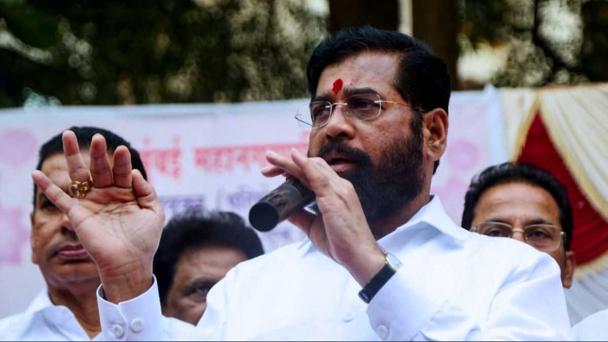 अगर स्पीकर का फैसला शिंदे के खिलाफ होता है तो उनकी कुर्सी का जाना तय है