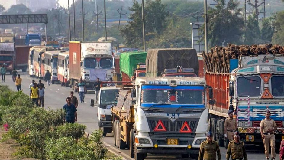 देश में ट्रकों की कुल संख्या कितनी है