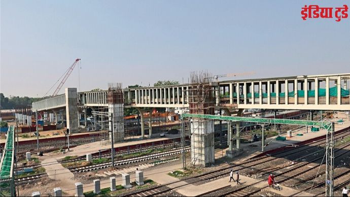 साबरमती मल्टीमोडल ट्रांसपोर्ट हब में पुलों का निर्माण किया जा रहा है