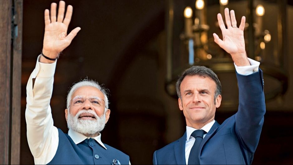 फ्रांस के राष्ट्रपति मैक्रों के साथ पीएम मोदी