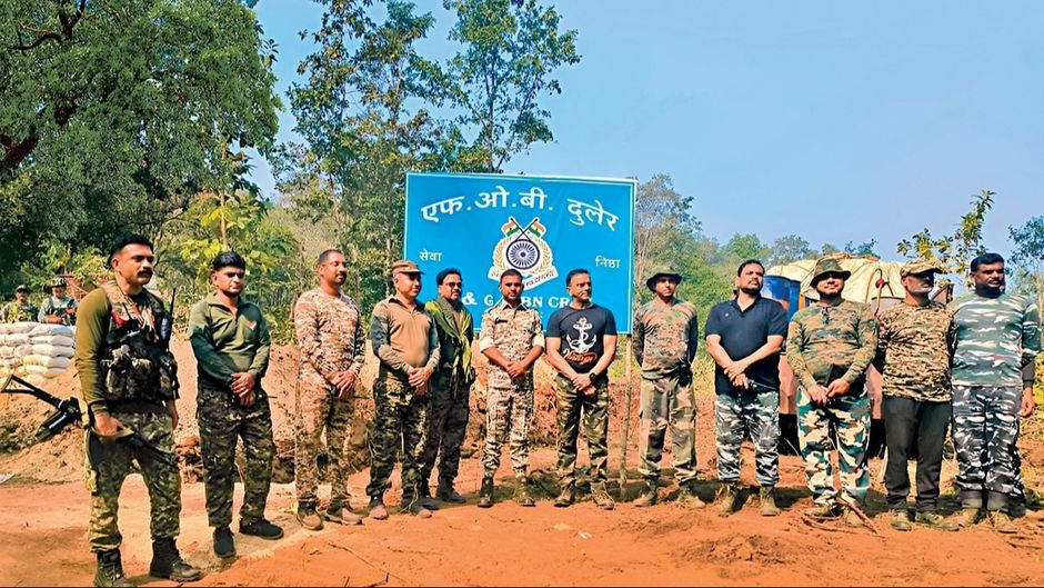 शिविर की शक्ति बस्तर में सुकमा और बीजापुर जिलों की सीमा के बीच अग्रिम मोर्चे पर सुरक्षाकर्मी