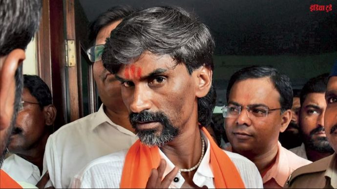 प्रदर्शन के दौरान मनोज जरांगे पाटील