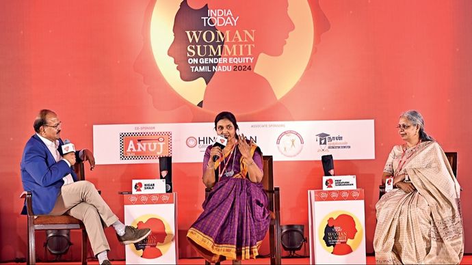 (बाएं से) राज चेंगप्पा, एडिटोरियल डायरेक्टर, इंडिया टुडे ग्रुप; निगार शाजी, परियोजना निदेशक, आदित्य एल1 सौर मिशन, इसरो; प्रोफेसर अन्नपूर्णी सुब्रह्मण्यम, निदेशक, (IIA)