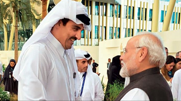 दिसंबर, 2023 में COP28 के दौरान कतर के अमीर शेख तमीम बिन हमद के साथ प्रधानमंत्री नरेंद्र मोदी