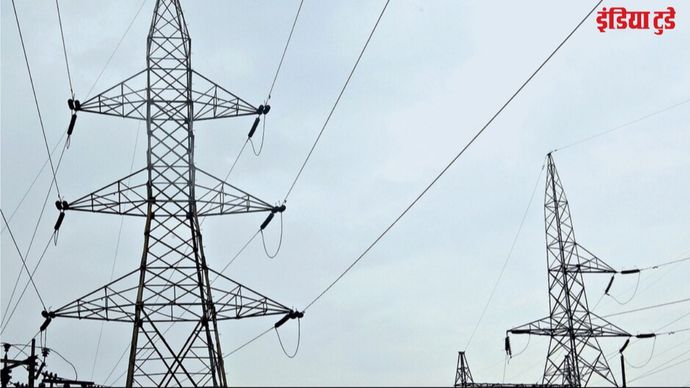 अधिकांश राज्यों में सरकार संचालित डिस्कॉम (डिस्ट्रीब्यूशन कंपनियों) का संचित घाटा बढ़ा जिससे सुधार की तत्काल जरूरत आन पड़ी