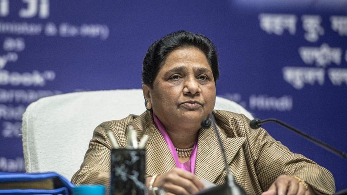 हर बार आगे रहने वाली मयावती ने इस बार लोकसभा उम्मीदवारों का ऐलान नहीं किया है
