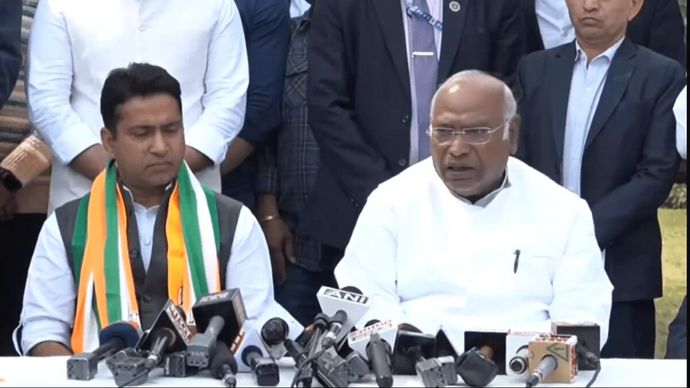 सांसद राहुल कस्वां ने कांग्रेस का दामन थाम लिया है