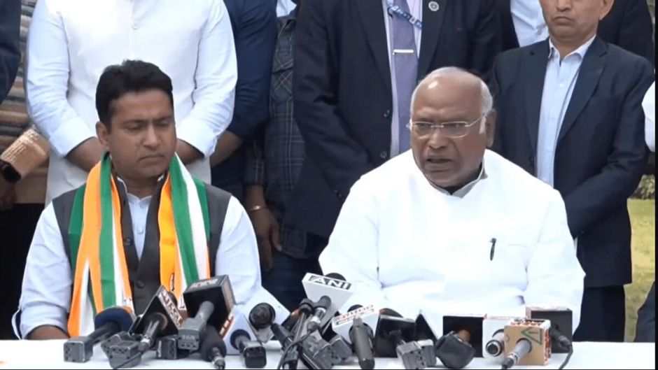 सांसद राहुल कस्वां ने कांग्रेस का दामन थाम लिया है