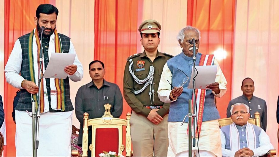 हरियाणा के सीएम पद की शपथ लेते हुए नायब सैनी