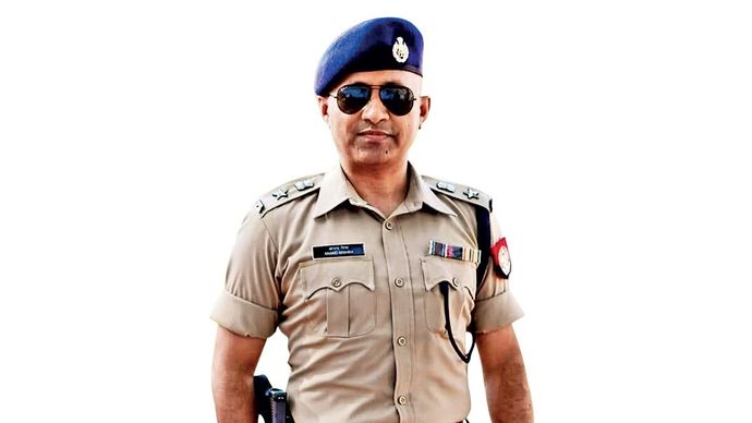 आईपीएस अफसर आनंद मिश्र