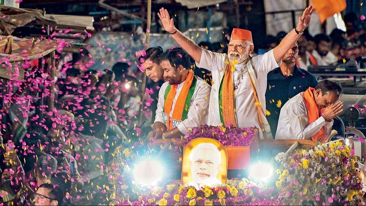 मोर्चे की अगुआई: हैदराबाद के मलकाजगिरी में 15 मार्च को भाजपा के रोडशो में प्रधानमंत्री नरेंद्र मोदी 