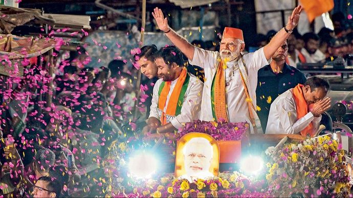 मोर्चे की अगुआई: हैदराबाद के मलकाजगिरी में 15 मार्च को भाजपा के रोडशो में प्रधानमंत्री नरेंद्र मोदी