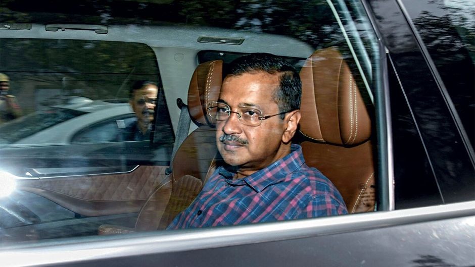 16 मार्च को ईडी के समन के बाद कोर्ट जाते केजरीवाल