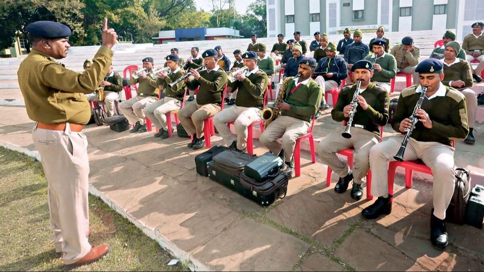 भोपाल के पुलिस बैंड स्कूल में बूट कैंप में भाग लेते प्रशिक्षु